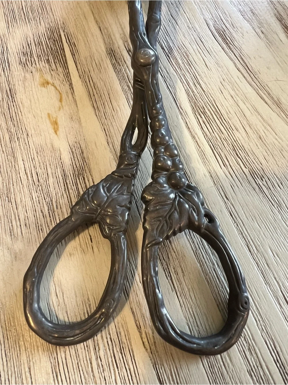 Arthur Court Grape Salad Tongs Cast Aluminum Serving Utensil 2002 Vintage